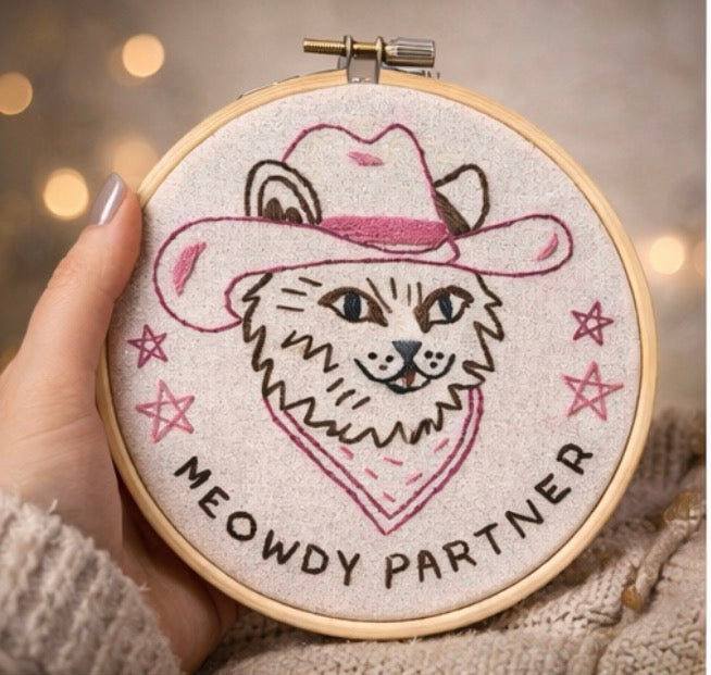 Meowdy Partner Embroidery Hoop – 4” Handmade Cowgirl Cat Wall Art – Western Chaos Cute Decor