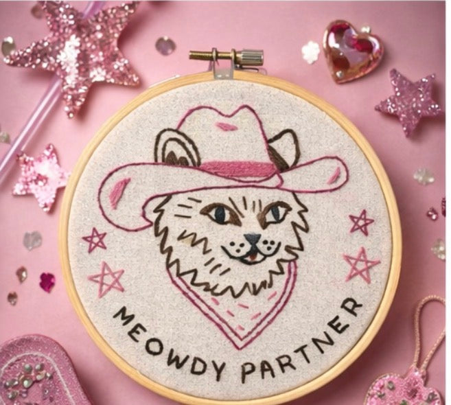 Meowdy Partner Embroidery Hoop – 4” Handmade Cowgirl Cat Wall Art – Western Chaos Cute Decor
