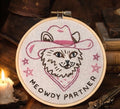 Meowdy Partner Embroidery Hoop – 4” Handmade Cowgirl Cat Wall Art – Western Chaos Cute Decor